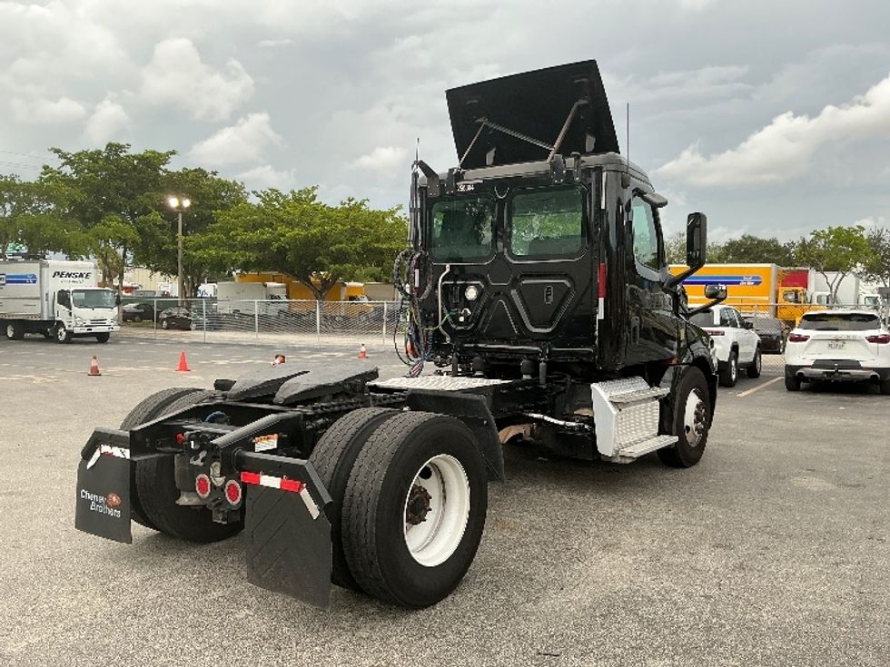 Day Cab Tractor-Heavy Duty Tractors-Freightliner-2019-T12642ST-Medley-FL-205,701\n\t\tmiles-$ 49,500 - Image 7