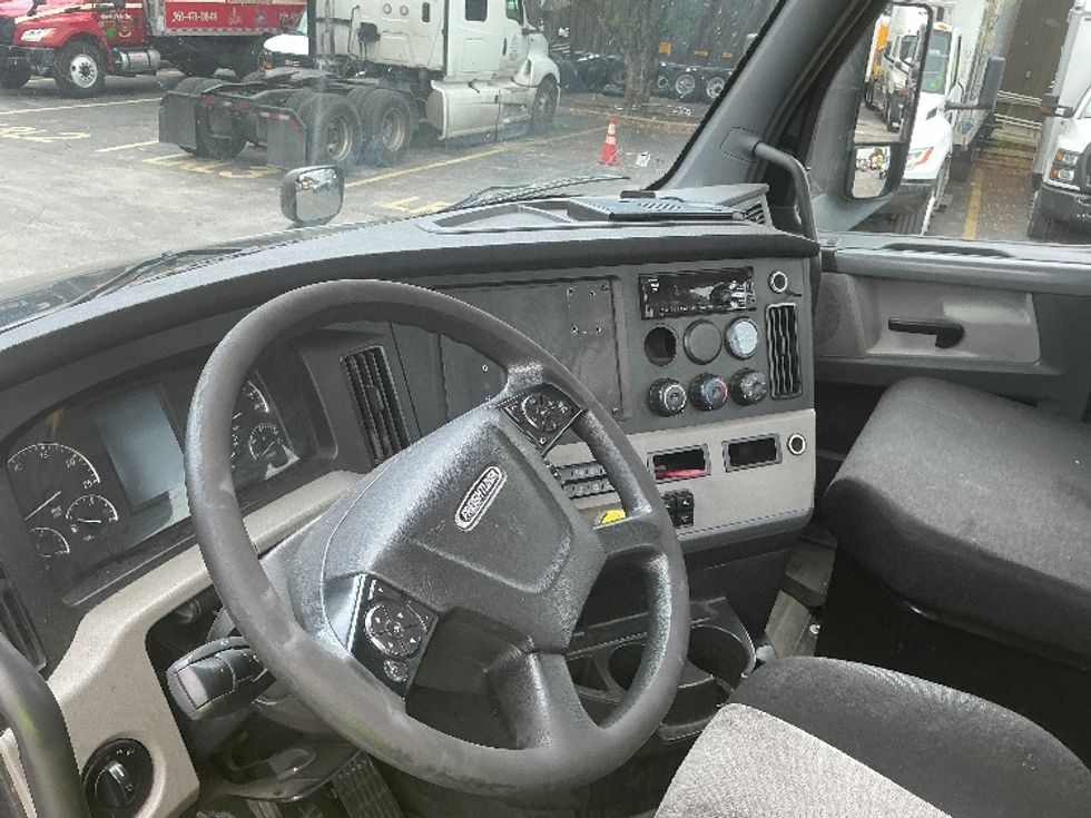 Day Cab Tractor-Heavy Duty Tractors-Freightliner-2019-T12642ST-Medley-FL-208,026\n\t\tmiles-$ 49,500 - Image 10