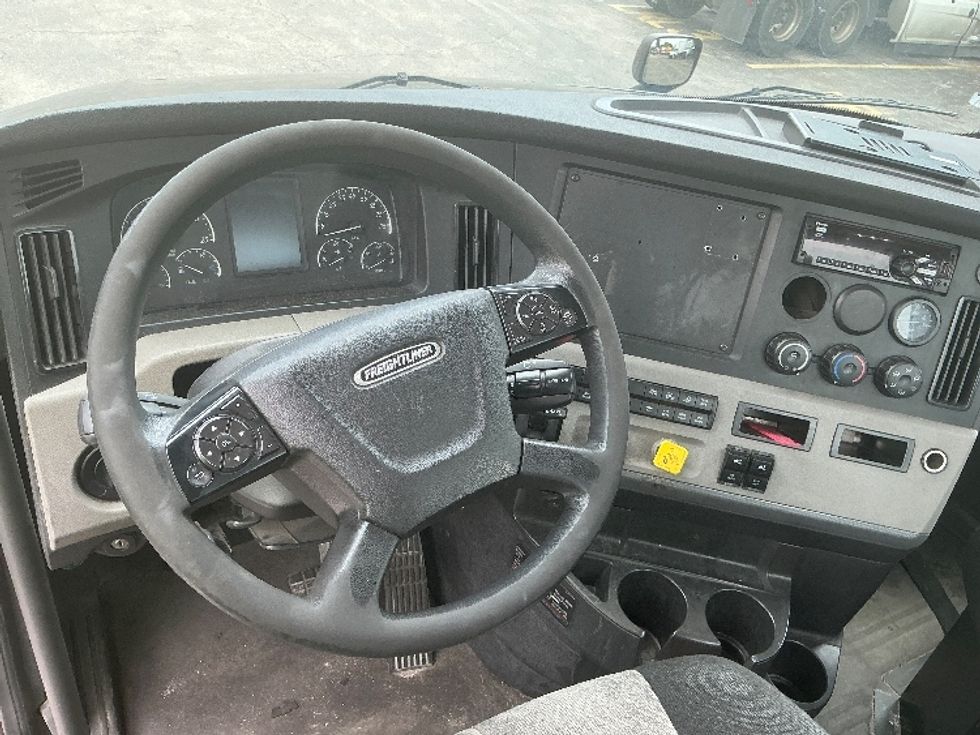 Day Cab Tractor-Heavy Duty Tractors-Freightliner-2019-T12642ST-Medley-FL-208,026\n\t\tmiles-$ 49,500 - Image 11