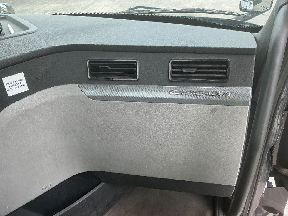 Day Cab Tractor-Heavy Duty Tractors-Freightliner-2019-T12642ST-Medley-FL-208,026\n\t\tmiles-$ 49,500 - Image 13