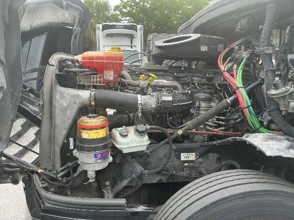 Day Cab Tractor-Heavy Duty Tractors-Freightliner-2019-T12642ST-Medley-FL-208,026\n\t\tmiles-$ 49,500 - Image 16