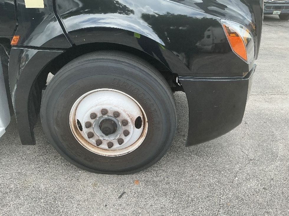 Day Cab Tractor-Heavy Duty Tractors-Freightliner-2019-T12642ST-Medley-FL-208,026\n\t\tmiles-$ 49,500 - Image 19