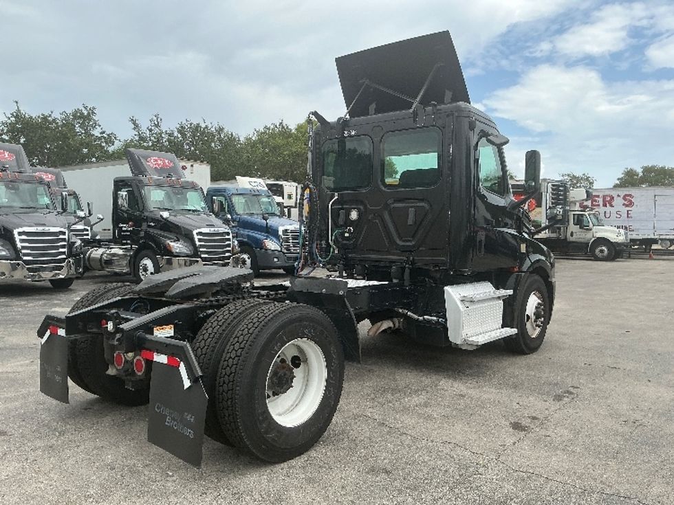 Day Cab Tractor-Heavy Duty Tractors-Freightliner-2019-T12642ST-Medley-FL-208,026\n\t\tmiles-$ 49,500 - Image 7