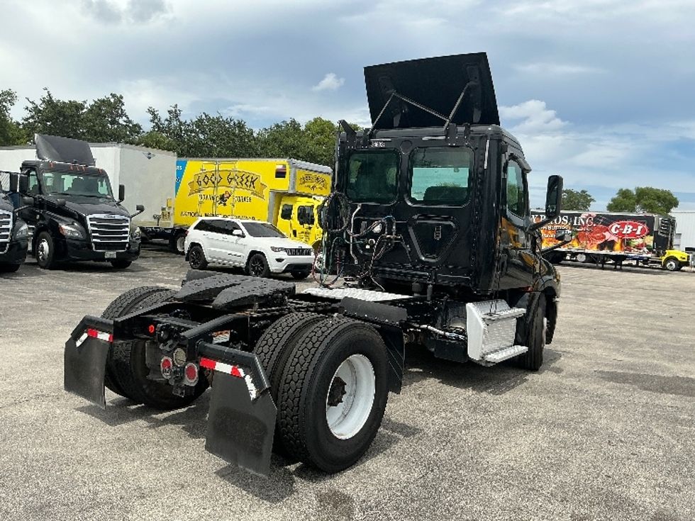 Day Cab Tractor-Heavy Duty Tractors-Freightliner-2019-T12642ST-Medley-FL-213,268\n\t\tmiles-$ 41,500 - Image 7