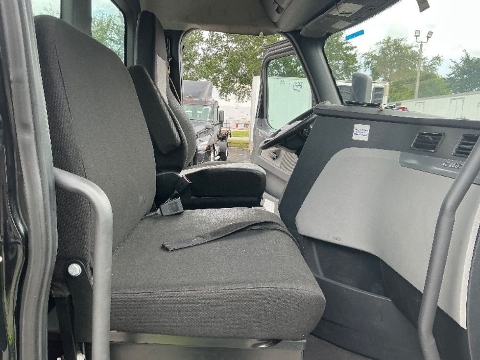 Day Cab Tractor-Heavy Duty Tractors-Freightliner-2019-T12642ST-Medley-FL-215,175\n\t\tmiles-$ 44,500 - Image 14