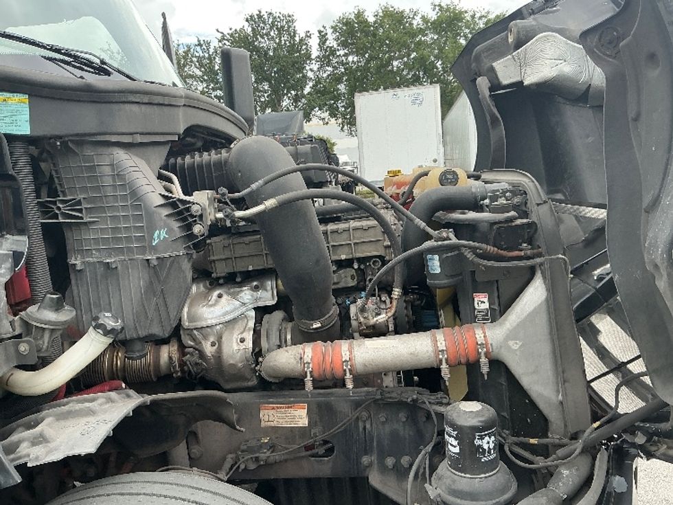 Day Cab Tractor-Heavy Duty Tractors-Freightliner-2019-T12642ST-Medley-FL-215,175\n\t\tmiles-$ 44,500 - Image 16