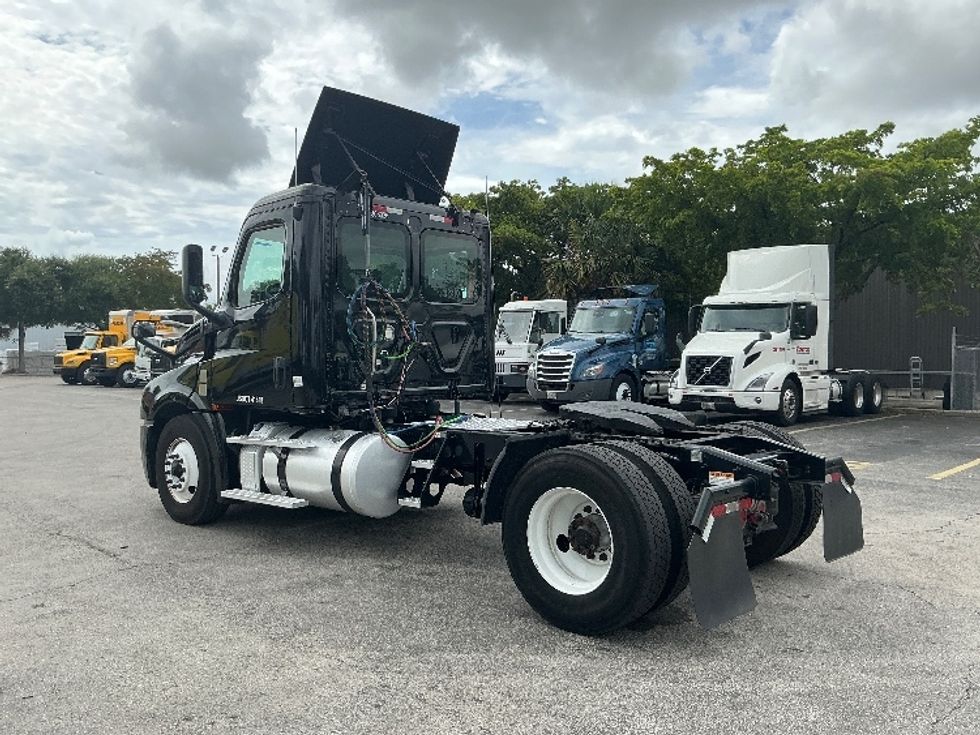 Day Cab Tractor-Heavy Duty Tractors-Freightliner-2019-T12642ST-Medley-FL-215,175\n\t\tmiles-$ 44,500 - Image 5