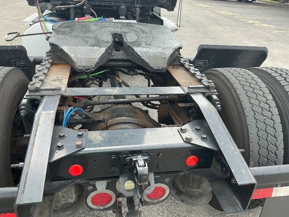 Day Cab Tractor-Heavy Duty Tractors-Freightliner-2019-T12642ST-Medley-FL-215,175\n\t\tmiles-$ 44,500 - Image 6