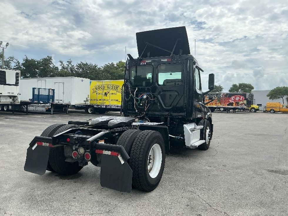 Day Cab Tractor-Heavy Duty Tractors-Freightliner-2019-T12642ST-Medley-FL-215,175\n\t\tmiles-$ 44,500 - Image 7