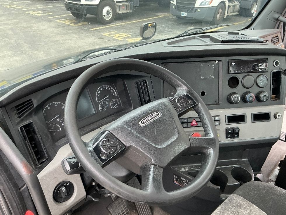 Day Cab Tractor-Heavy Duty Tractors-Freightliner-2019-T12642ST-Medley-FL-227,263\n\t\tmiles-$ 45,250 - Image 10