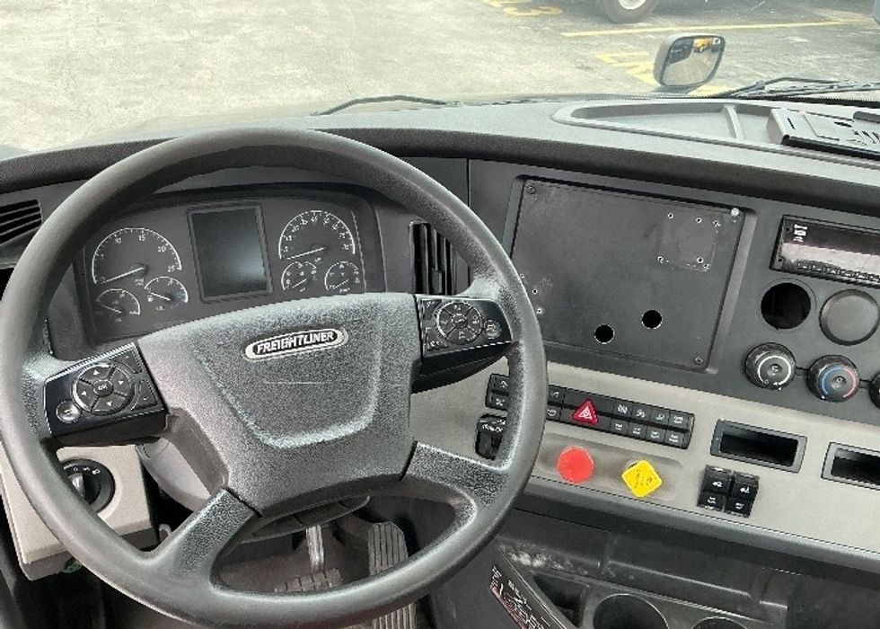 Day Cab Tractor-Heavy Duty Tractors-Freightliner-2019-T12642ST-Medley-FL-227,263\n\t\tmiles-$ 45,250 - Image 11