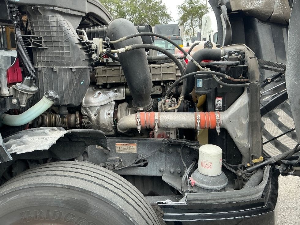 Day Cab Tractor-Heavy Duty Tractors-Freightliner-2019-T12642ST-Medley-FL-227,263\n\t\tmiles-$ 45,250 - Image 15