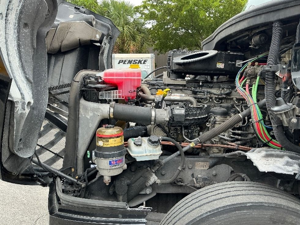 Day Cab Tractor-Heavy Duty Tractors-Freightliner-2019-T12642ST-Medley-FL-227,263\n\t\tmiles-$ 45,250 - Image 16