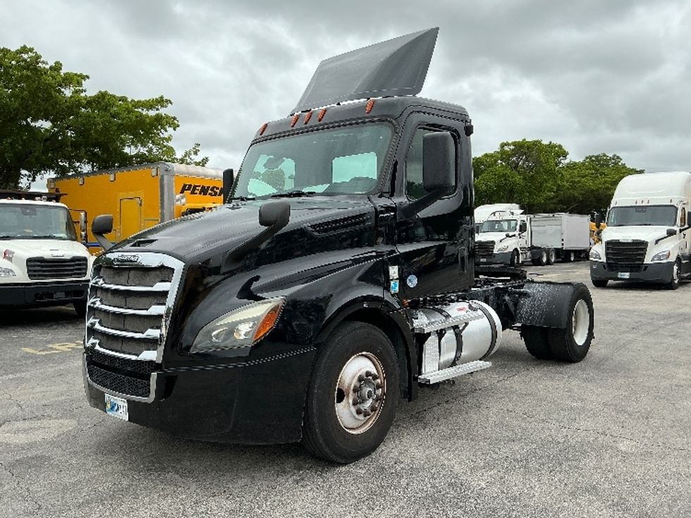 Day Cab Tractor-Heavy Duty Tractors-Freightliner-2019-T12642ST-Medley-FL-227,263\n\t\tmiles-$ 45,250 - Image 3