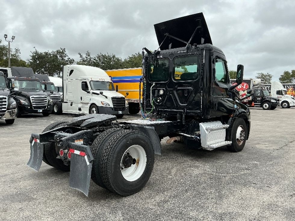 Day Cab Tractor-Heavy Duty Tractors-Freightliner-2019-T12642ST-Medley-FL-227,263\n\t\tmiles-$ 45,250 - Image 7