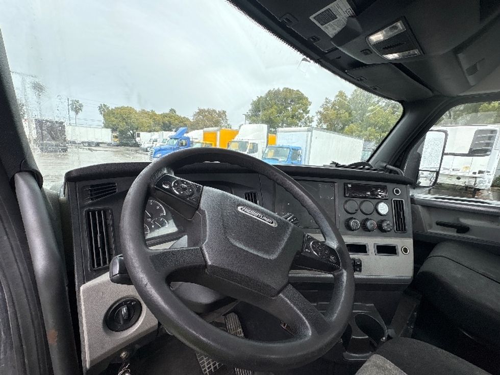 Day Cab Tractor-Heavy Duty Tractors-Freightliner-2019-T12642ST-Medley-FL-235,152\n\t\tmiles-$ 42,500 - Image 10