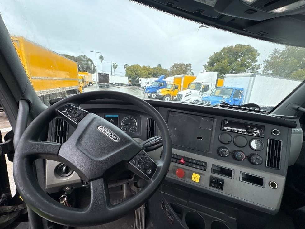 Day Cab Tractor-Heavy Duty Tractors-Freightliner-2019-T12642ST-Medley-FL-235,152\n\t\tmiles-$ 42,500 - Image 11