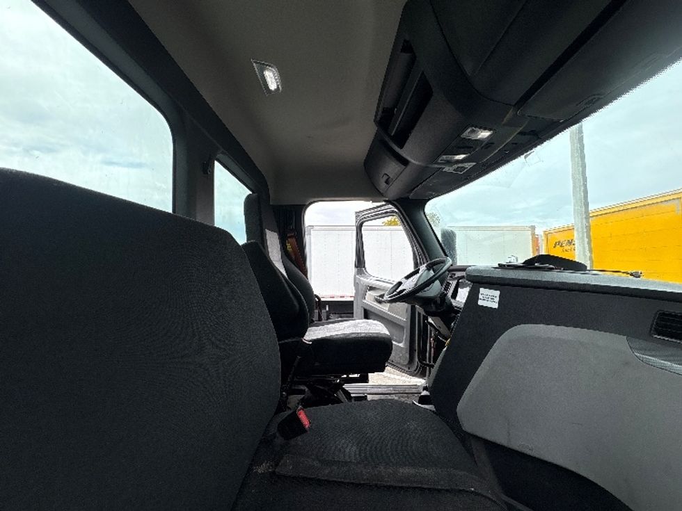 Day Cab Tractor-Heavy Duty Tractors-Freightliner-2019-T12642ST-Medley-FL-235,152\n\t\tmiles-$ 42,500 - Image 14