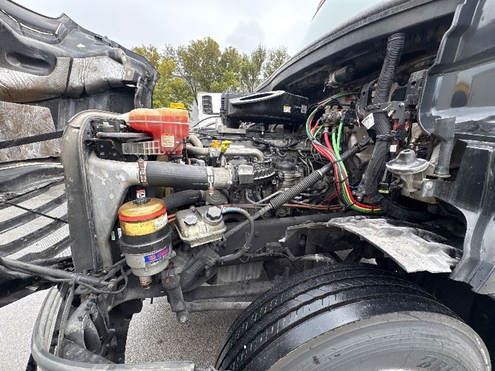 Day Cab Tractor-Heavy Duty Tractors-Freightliner-2019-T12642ST-Medley-FL-235,152\n\t\tmiles-$ 42,500 - Image 16