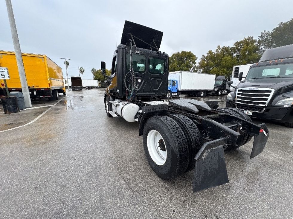 Day Cab Tractor-Heavy Duty Tractors-Freightliner-2019-T12642ST-Medley-FL-235,152\n\t\tmiles-$ 42,500 - Image 5