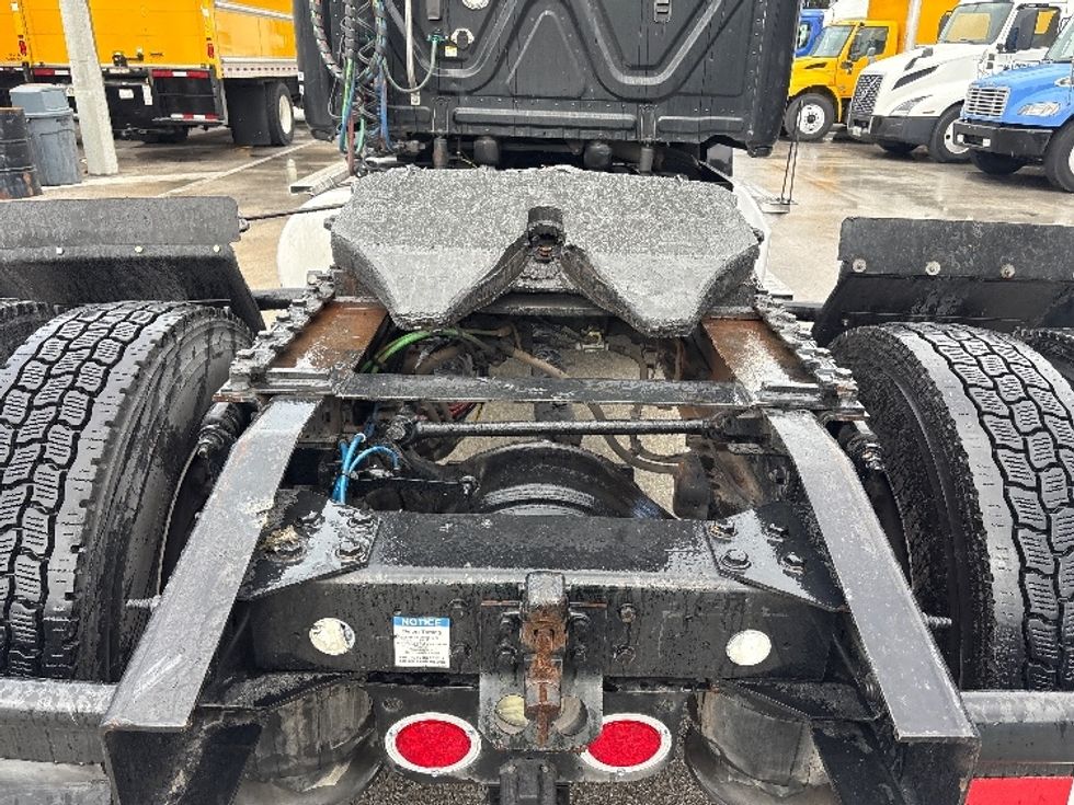 Day Cab Tractor-Heavy Duty Tractors-Freightliner-2019-T12642ST-Medley-FL-235,152\n\t\tmiles-$ 42,500 - Image 6