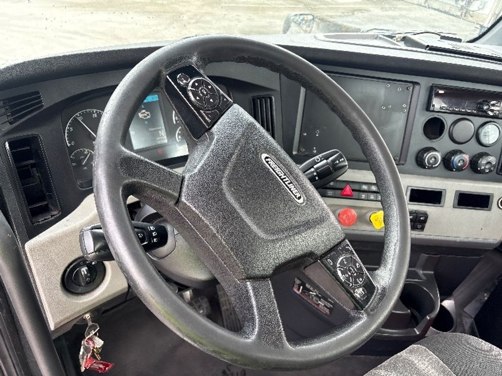 Day Cab Tractor-Heavy Duty Tractors-Freightliner-2019-T12642ST-Medley-FL-244,501\n\t\tmiles-$ 44,500 - Image 10