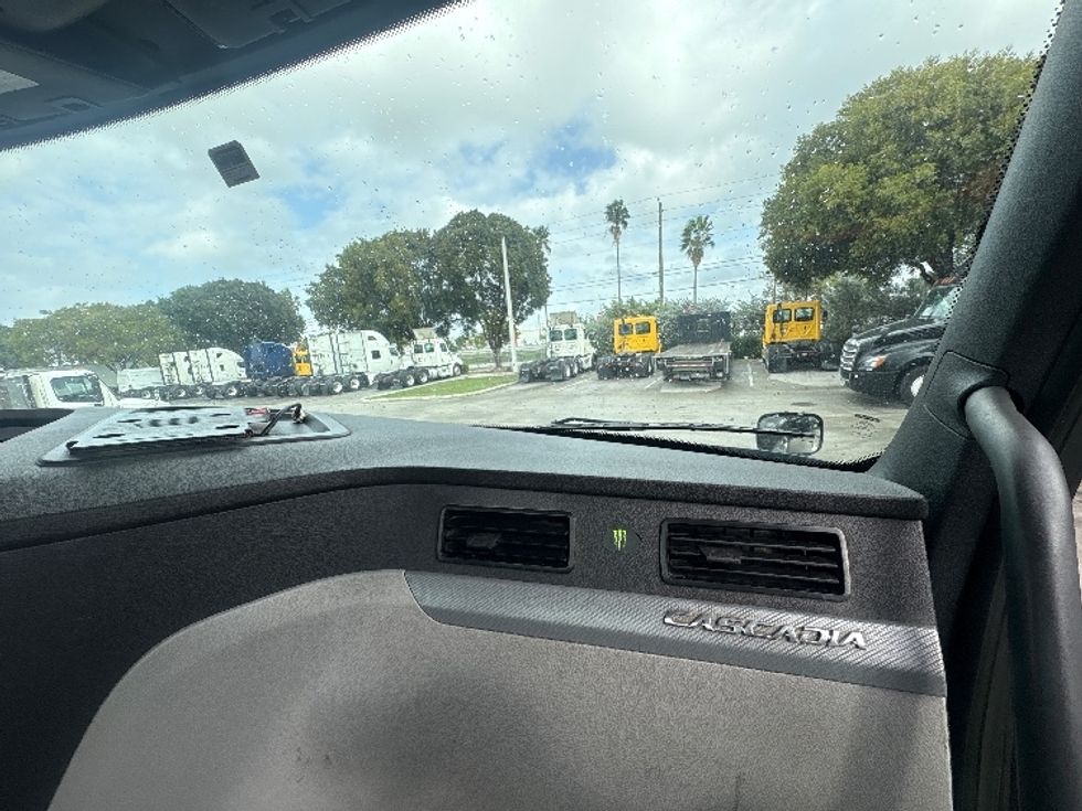 Day Cab Tractor-Heavy Duty Tractors-Freightliner-2019-T12642ST-Medley-FL-244,501\n\t\tmiles-$ 44,500 - Image 13