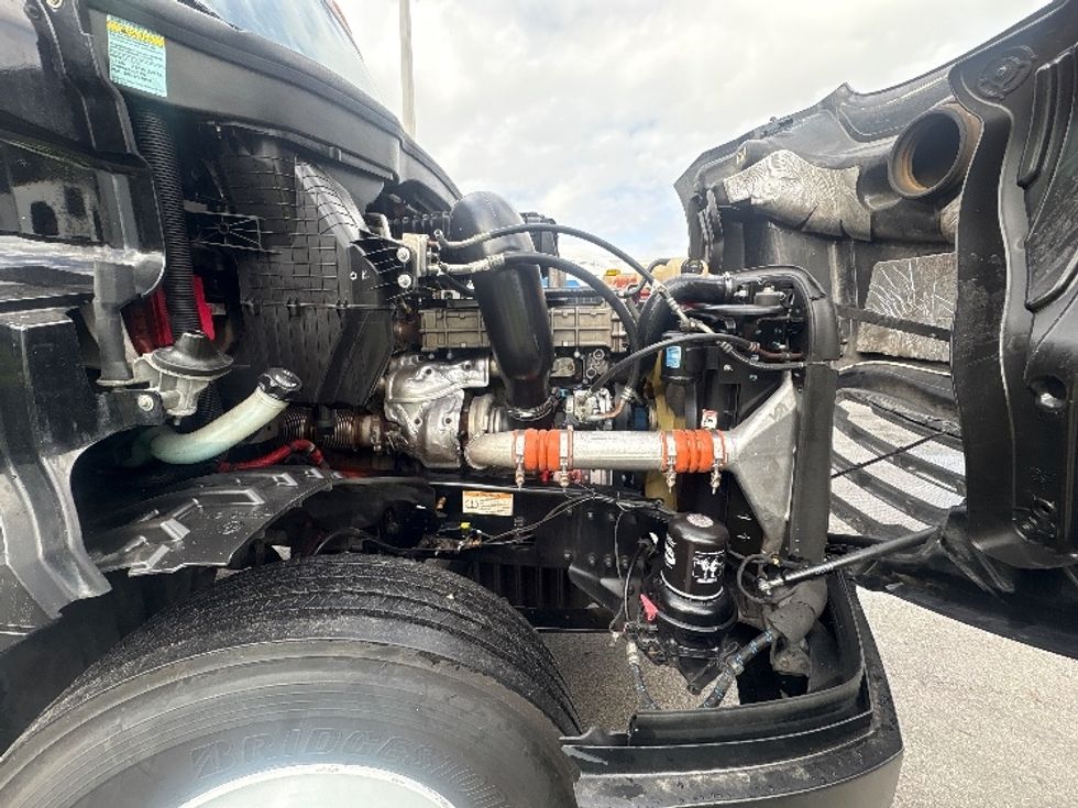 Day Cab Tractor-Heavy Duty Tractors-Freightliner-2019-T12642ST-Medley-FL-244,501\n\t\tmiles-$ 44,500 - Image 15