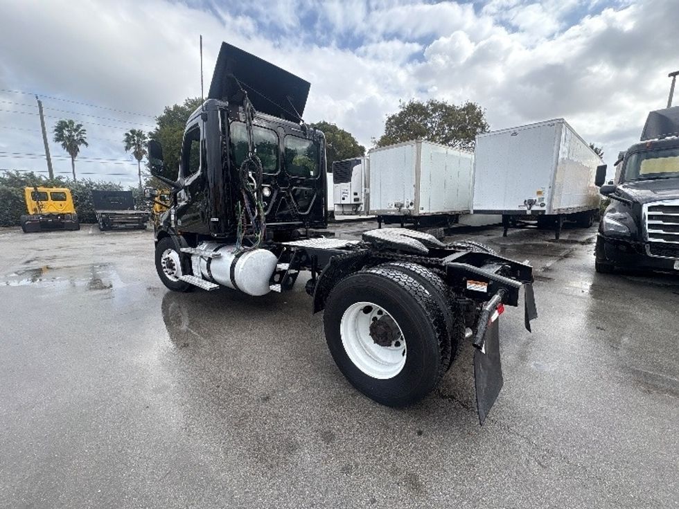 Day Cab Tractor-Heavy Duty Tractors-Freightliner-2019-T12642ST-Medley-FL-244,501\n\t\tmiles-$ 44,500 - Image 5