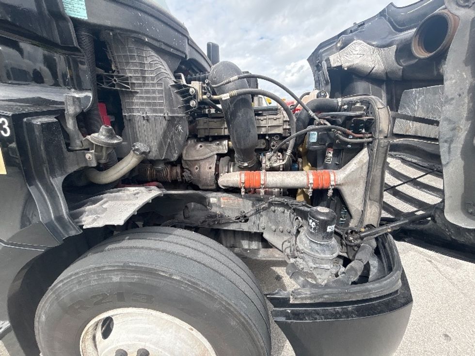 Day Cab Tractor-Heavy Duty Tractors-Freightliner-2019-T12642ST-Medley-FL-253,910\n\t\tmiles-$ 44,000 - Image 15