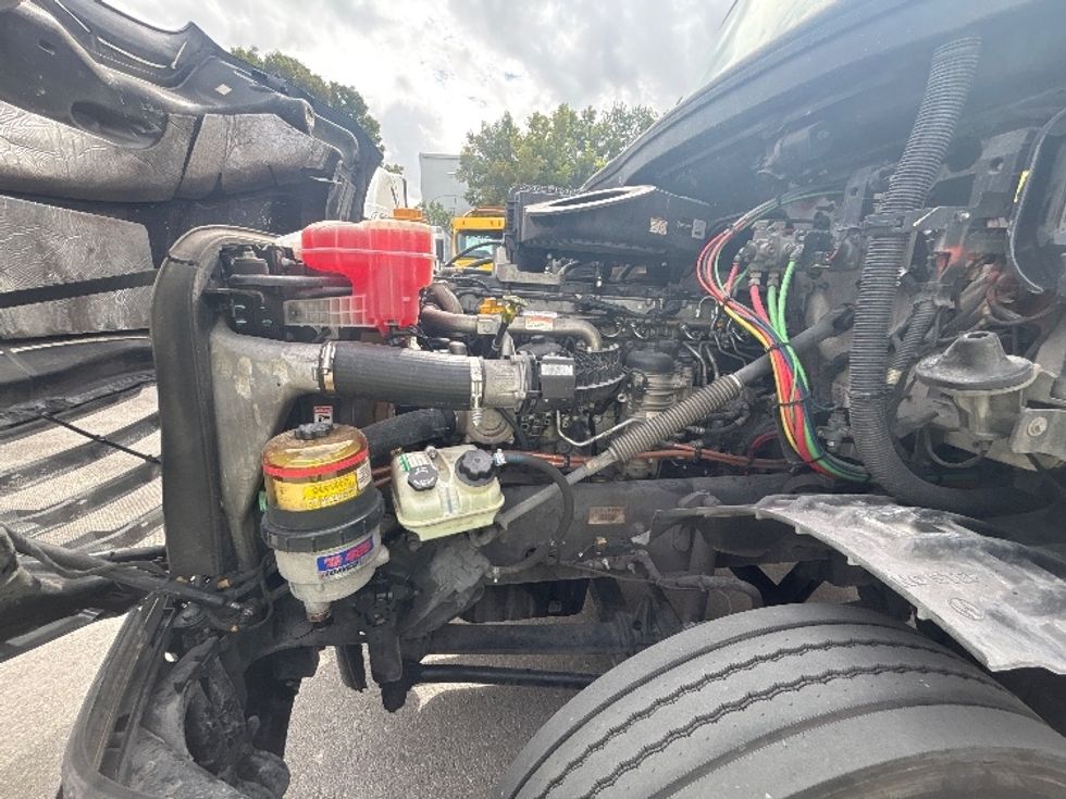 Day Cab Tractor-Heavy Duty Tractors-Freightliner-2019-T12642ST-Medley-FL-253,910\n\t\tmiles-$ 44,000 - Image 16