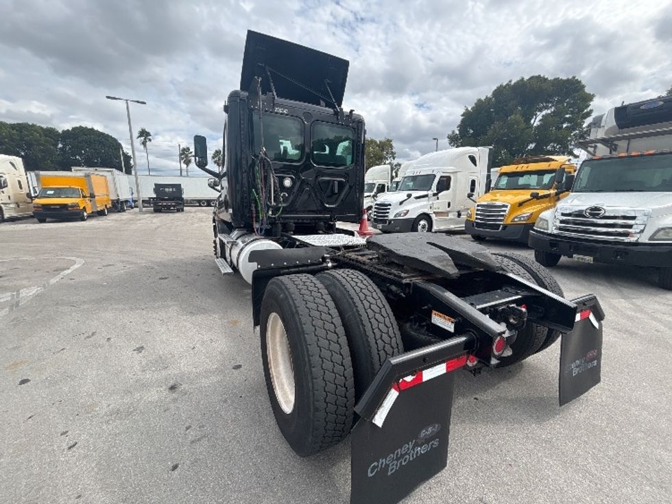Day Cab Tractor-Heavy Duty Tractors-Freightliner-2019-T12642ST-Medley-FL-253,910\n\t\tmiles-$ 44,000 - Image 5