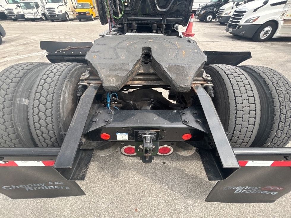 Day Cab Tractor-Heavy Duty Tractors-Freightliner-2019-T12642ST-Medley-FL-253,910\n\t\tmiles-$ 44,000 - Image 6