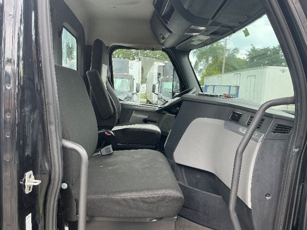 Day Cab Tractor-Heavy Duty Tractors-Freightliner-2019-T12642ST-Medley-FL-256,351\n\t\tmiles-$ 34,500 - Image 14