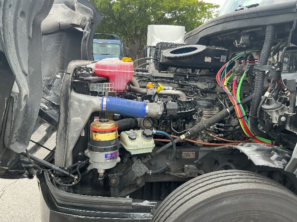 Day Cab Tractor-Heavy Duty Tractors-Freightliner-2019-T12642ST-Medley-FL-256,351\n\t\tmiles-$ 34,500 - Image 16