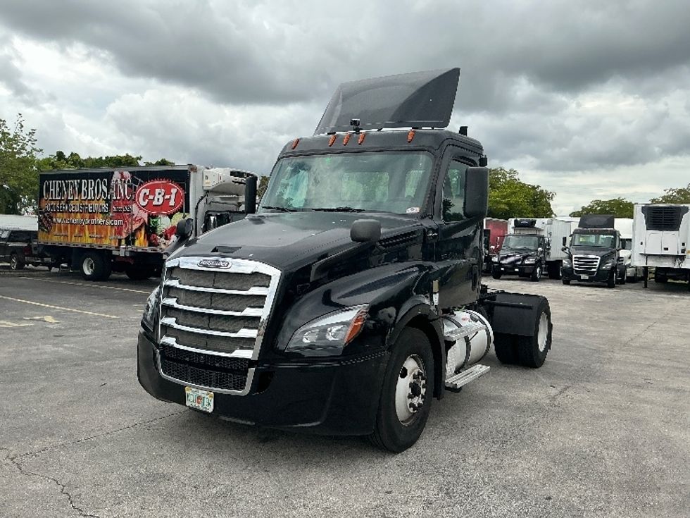 Day Cab Tractor-Heavy Duty Tractors-Freightliner-2019-T12642ST-Medley-FL-256,351\n\t\tmiles-$ 34,500 - Image 3
