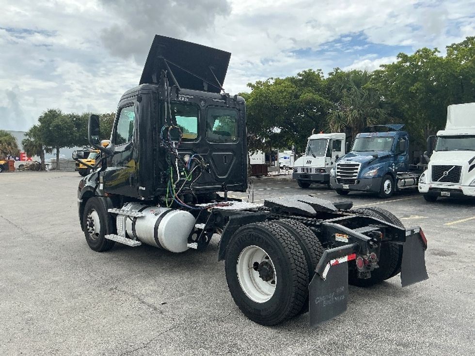 Day Cab Tractor-Heavy Duty Tractors-Freightliner-2019-T12642ST-Medley-FL-256,351\n\t\tmiles-$ 34,500 - Image 5