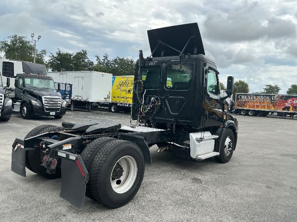 Day Cab Tractor-Heavy Duty Tractors-Freightliner-2019-T12642ST-Medley-FL-256,351\n\t\tmiles-$ 34,500 - Image 7