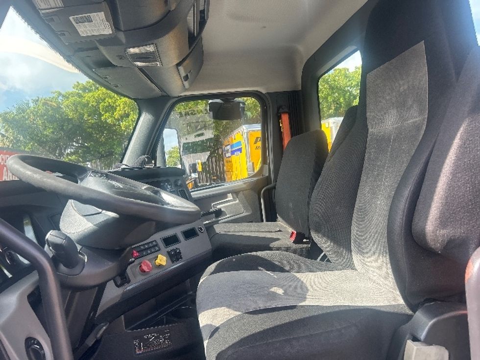 Day Cab Tractor-Heavy Duty Tractors-Freightliner-2019-T12642ST-Medley-FL-258,673\n\t\tmiles-$ 38,000 - Image 10