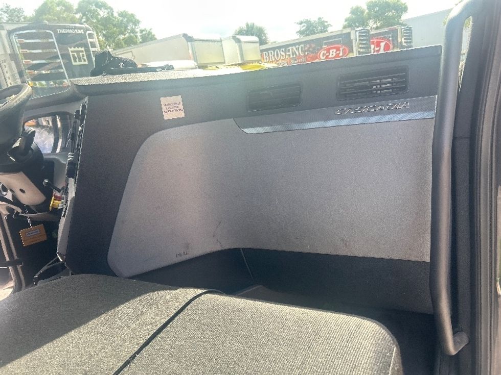 Day Cab Tractor-Heavy Duty Tractors-Freightliner-2019-T12642ST-Medley-FL-258,673\n\t\tmiles-$ 38,000 - Image 13