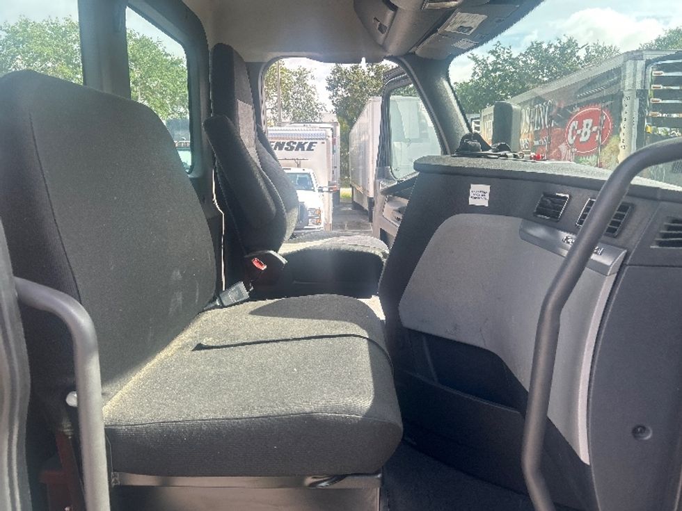 Day Cab Tractor-Heavy Duty Tractors-Freightliner-2019-T12642ST-Medley-FL-258,673\n\t\tmiles-$ 38,000 - Image 14