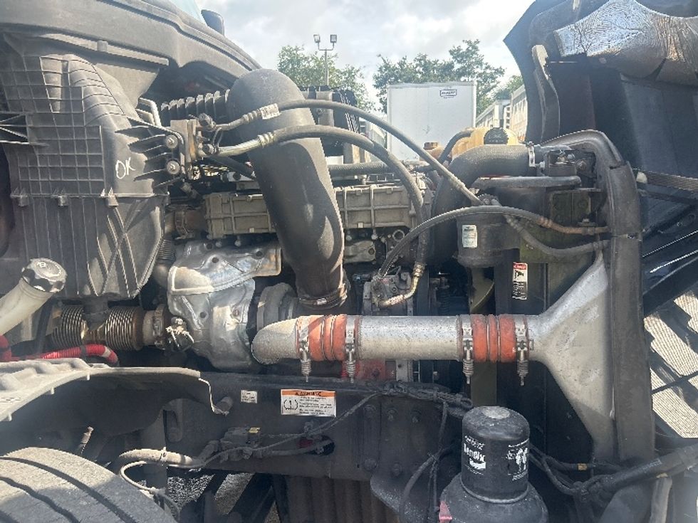 Day Cab Tractor-Heavy Duty Tractors-Freightliner-2019-T12642ST-Medley-FL-258,673\n\t\tmiles-$ 38,000 - Image 15