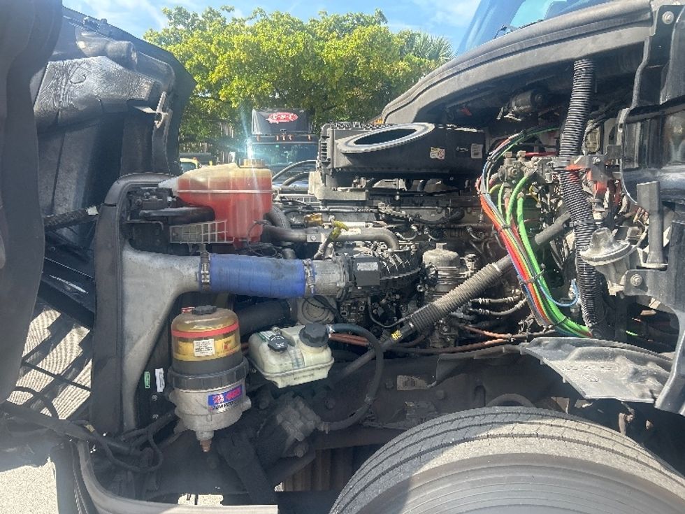 Day Cab Tractor-Heavy Duty Tractors-Freightliner-2019-T12642ST-Medley-FL-258,673\n\t\tmiles-$ 38,000 - Image 16
