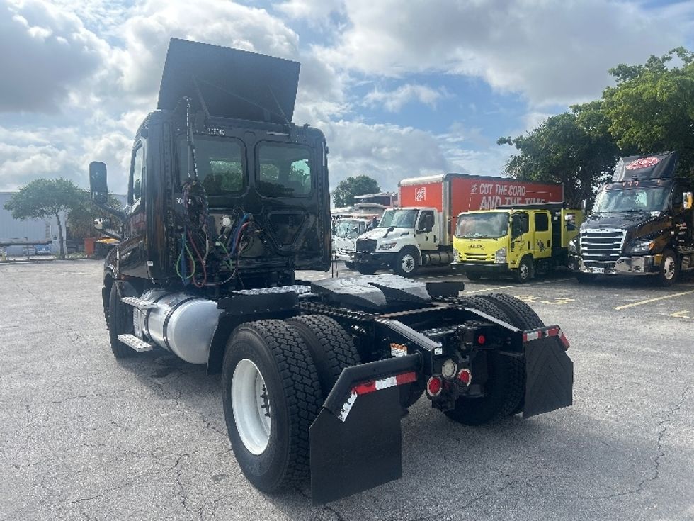 Day Cab Tractor-Heavy Duty Tractors-Freightliner-2019-T12642ST-Medley-FL-258,673\n\t\tmiles-$ 38,000 - Image 5