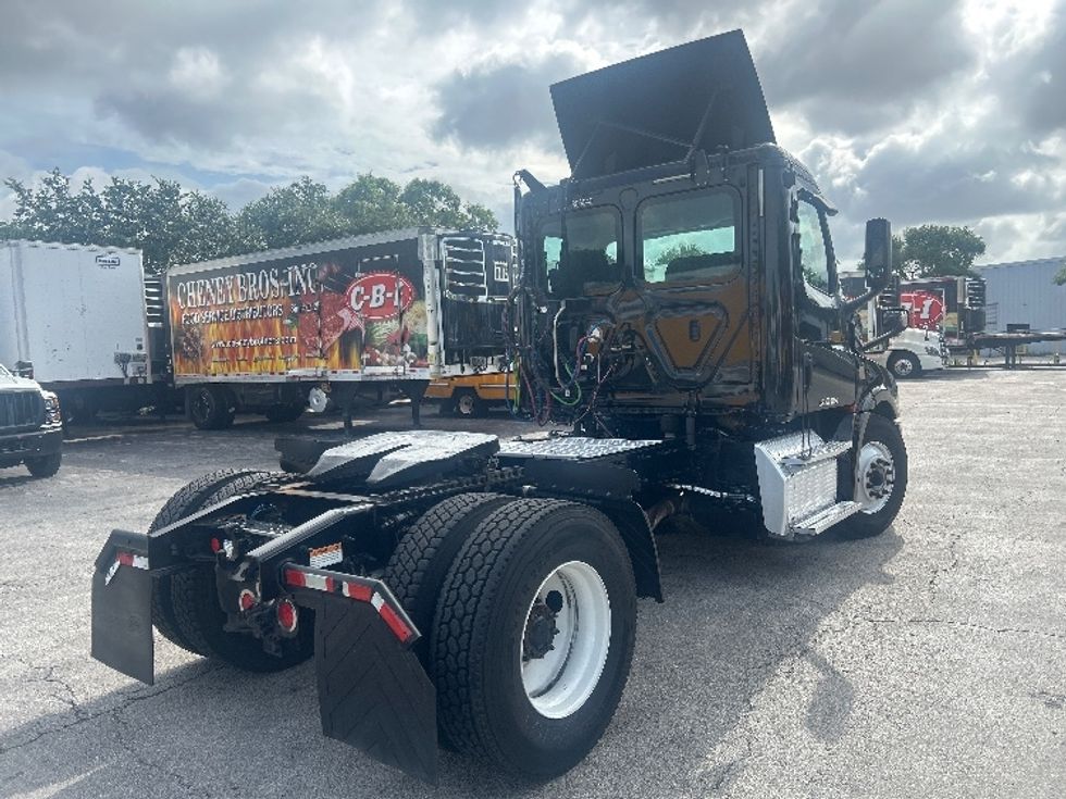 Day Cab Tractor-Heavy Duty Tractors-Freightliner-2019-T12642ST-Medley-FL-258,673\n\t\tmiles-$ 38,000 - Image 7