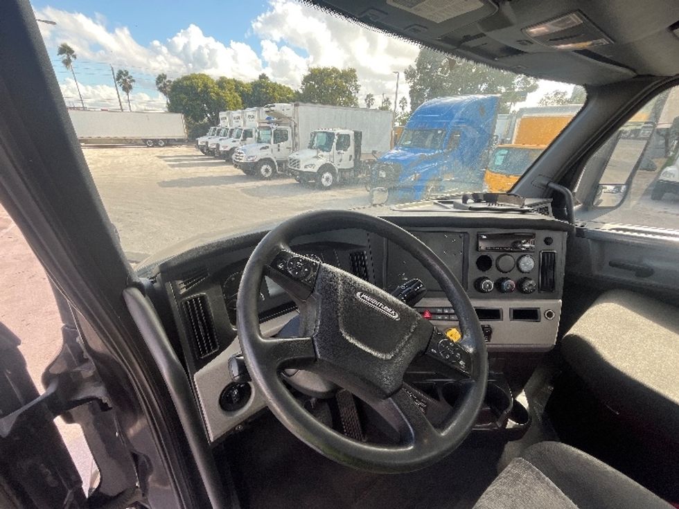 Day Cab Tractor-Heavy Duty Tractors-Freightliner-2019-T12642ST-Medley-FL-265,583\n\t\tmiles-$ 43,250 - Image 10