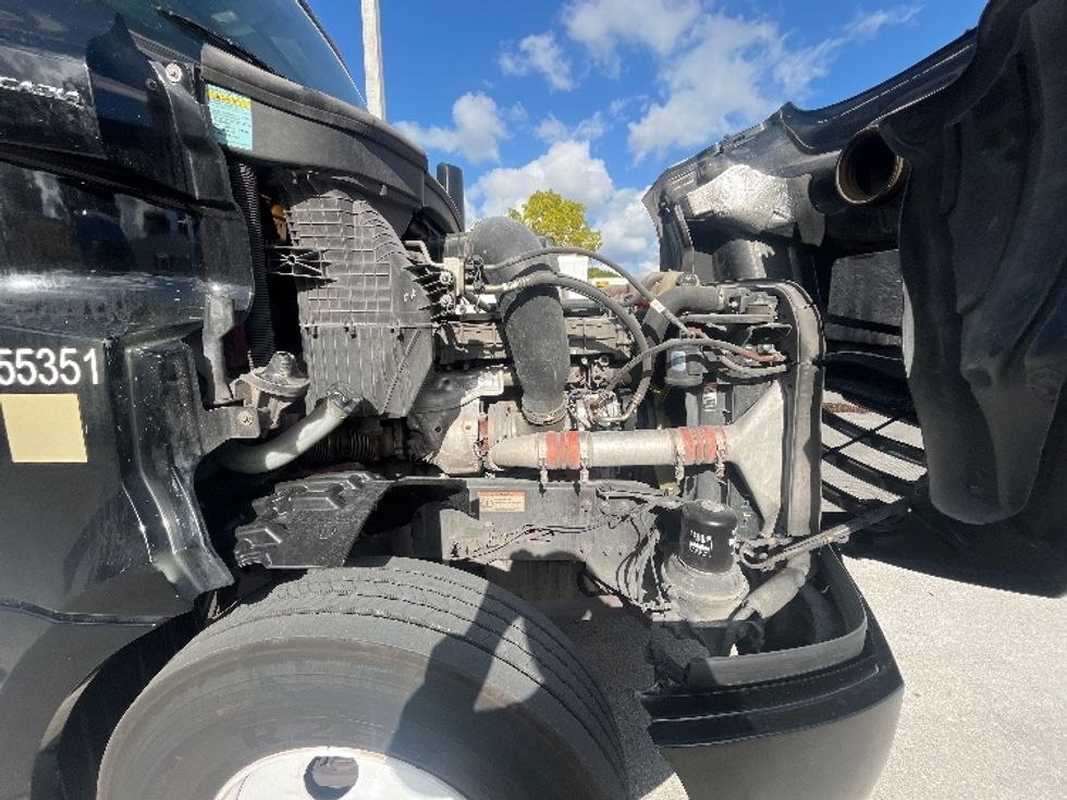 Day Cab Tractor-Heavy Duty Tractors-Freightliner-2019-T12642ST-Medley-FL-265,583\n\t\tmiles-$ 43,250 - Image 15