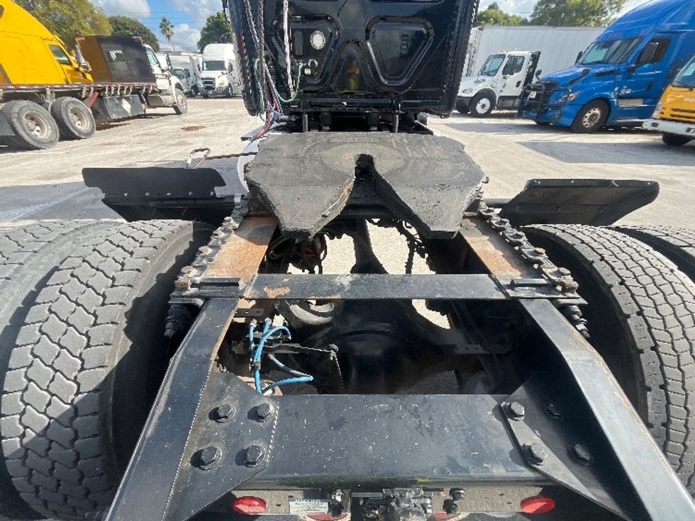 Day Cab Tractor-Heavy Duty Tractors-Freightliner-2019-T12642ST-Medley-FL-265,583\n\t\tmiles-$ 43,250 - Image 6