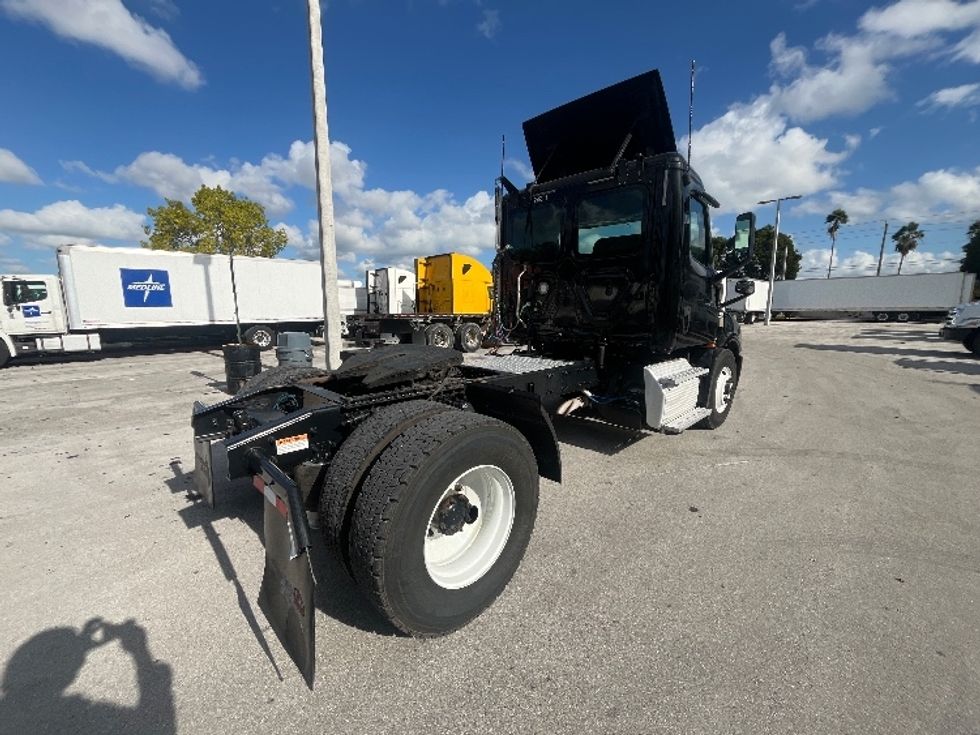 Day Cab Tractor-Heavy Duty Tractors-Freightliner-2019-T12642ST-Medley-FL-265,583\n\t\tmiles-$ 43,250 - Image 7