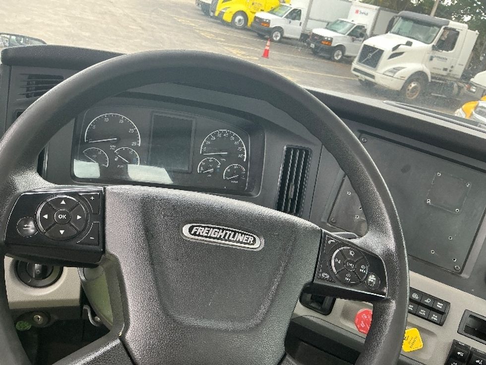Day Cab Tractor-Heavy Duty Tractors-Freightliner-2019-T12642ST-Medley-FL-267,430\n\t\tmiles-$ 46,250 - Image 11